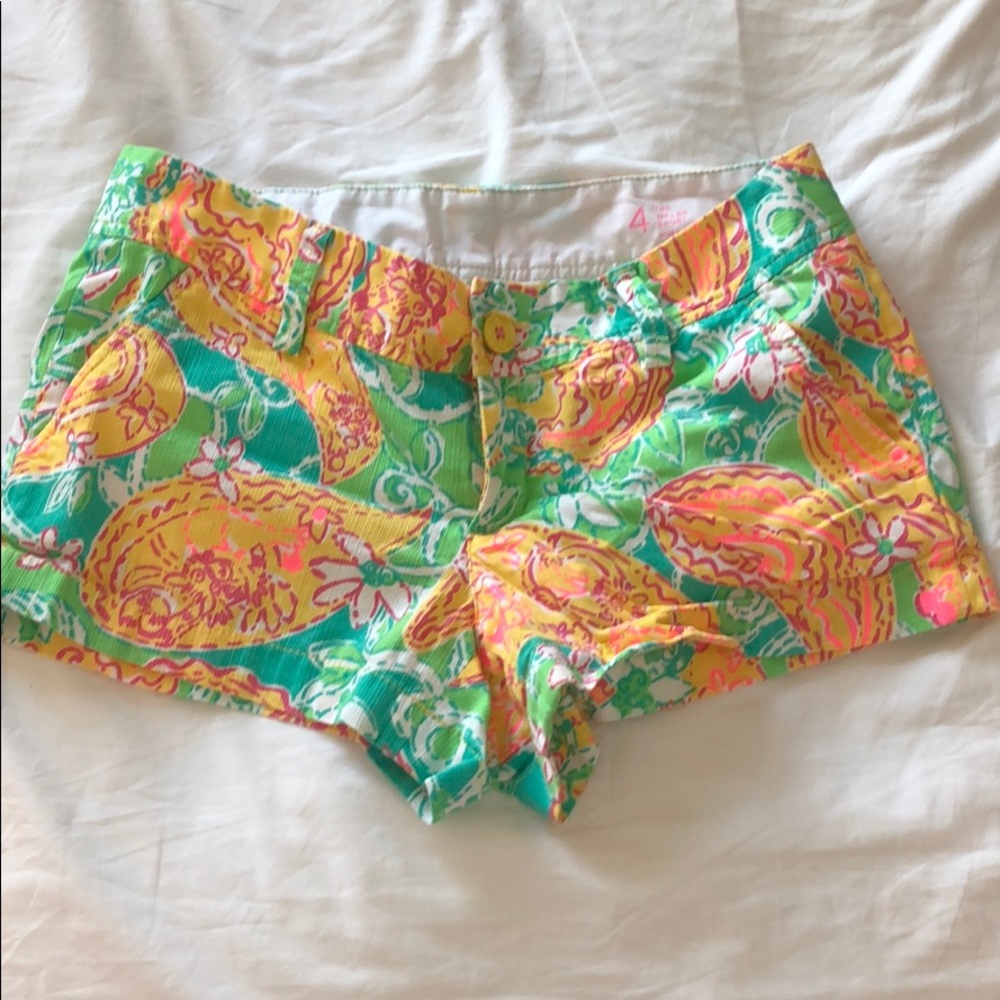 Lilly shorts. Multi Colored Leaf Pattern.